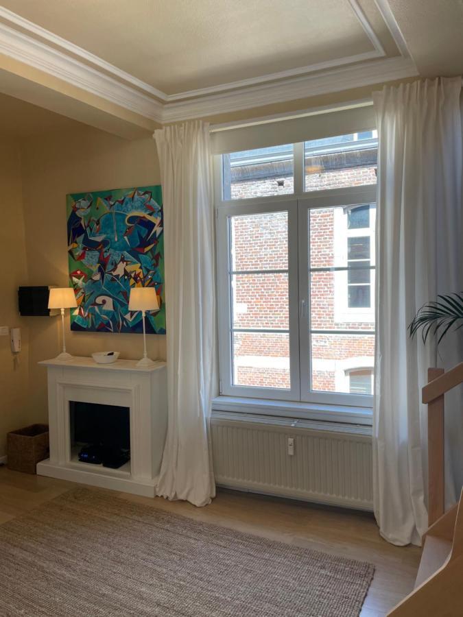 Le 25, Duplex Elegant Au Coeur Du Pietonnier Historique Apartment Намюр Екстериор снимка